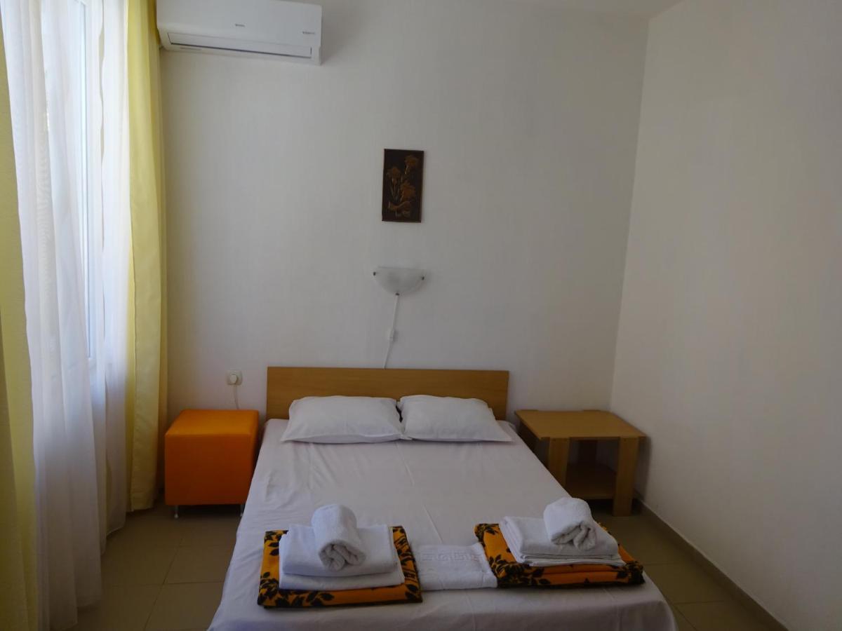 Hris Hotel เชอร์โนโมเรทส์ ภายนอก รูปภาพ
