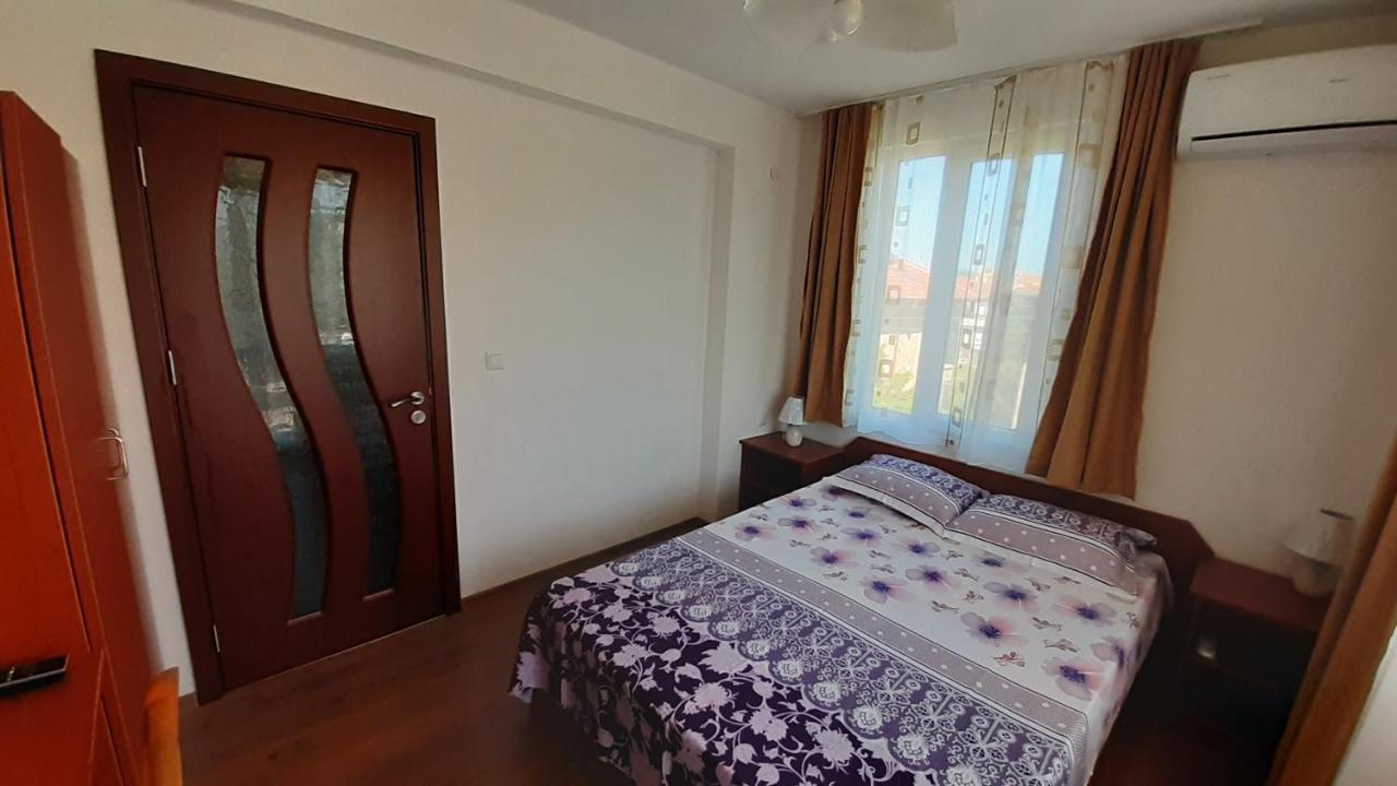 Hris Hotel เชอร์โนโมเรทส์ ภายนอก รูปภาพ