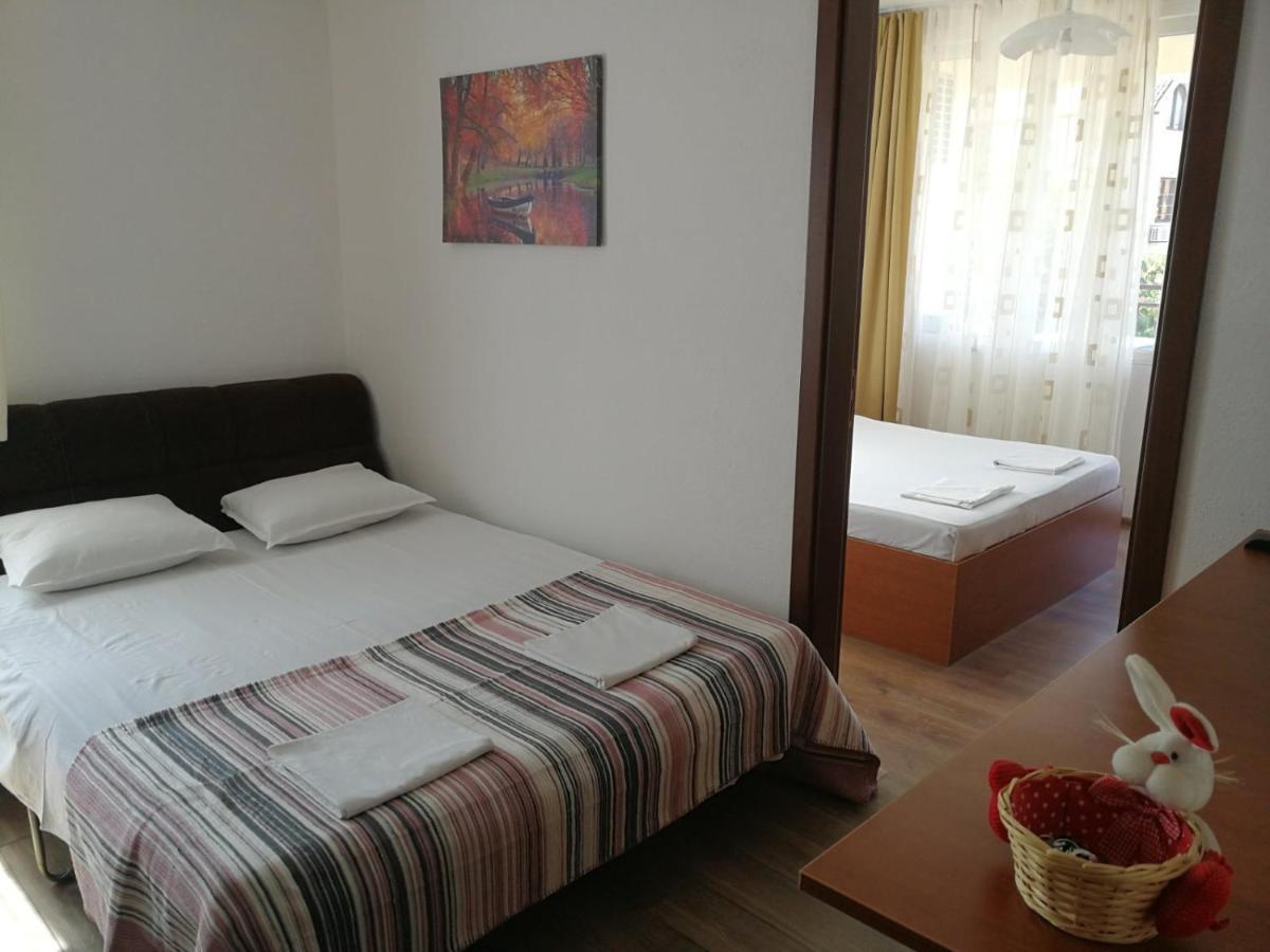 Hris Hotel เชอร์โนโมเรทส์ ภายนอก รูปภาพ
