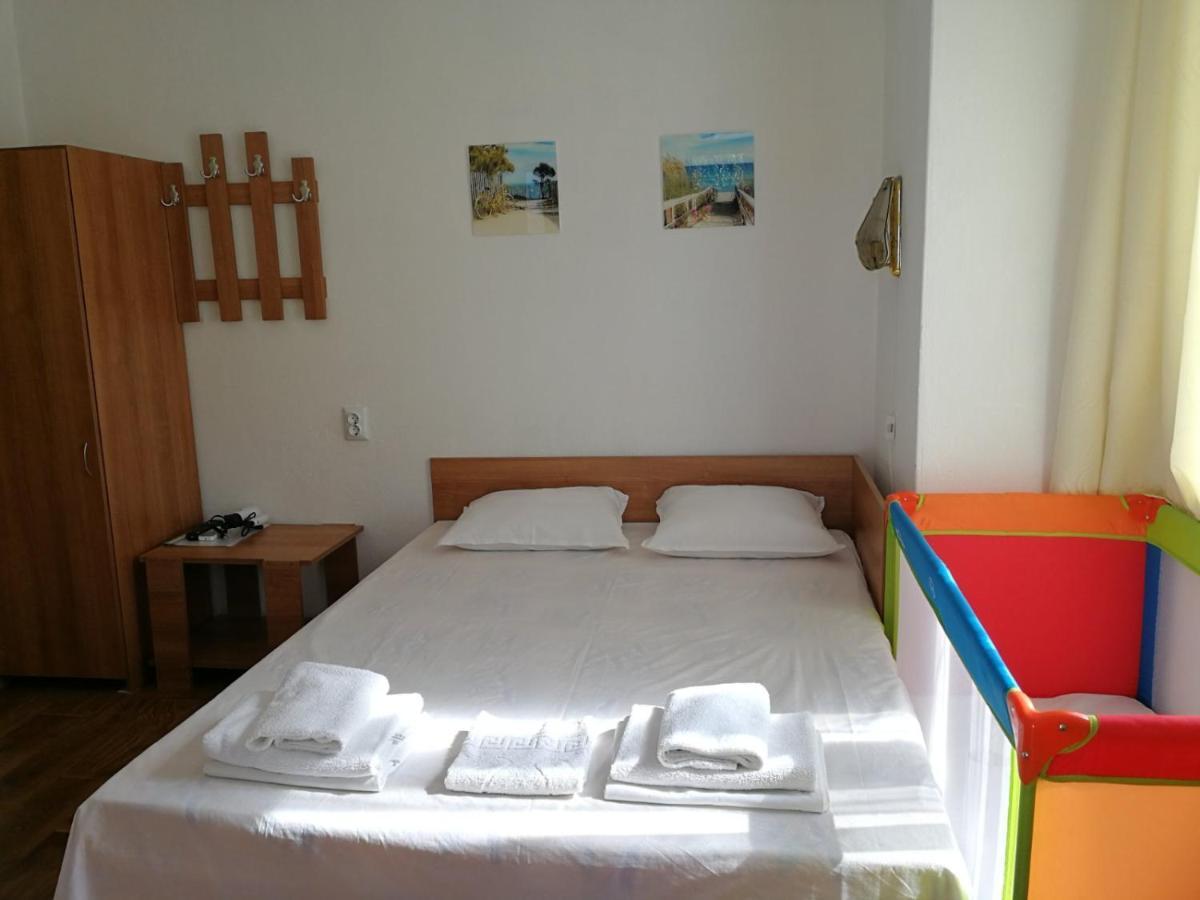 Hris Hotel เชอร์โนโมเรทส์ ภายนอก รูปภาพ