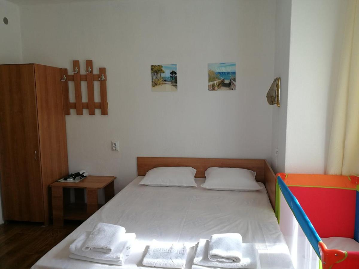Hris Hotel เชอร์โนโมเรทส์ ภายนอก รูปภาพ