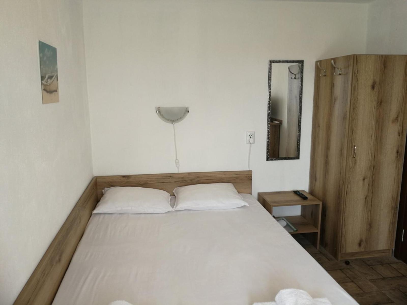 Hris Hotel เชอร์โนโมเรทส์ ภายนอก รูปภาพ