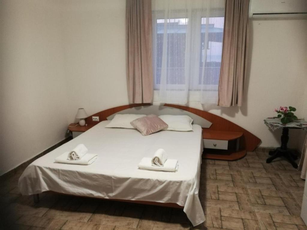 Hris Hotel เชอร์โนโมเรทส์ ภายนอก รูปภาพ