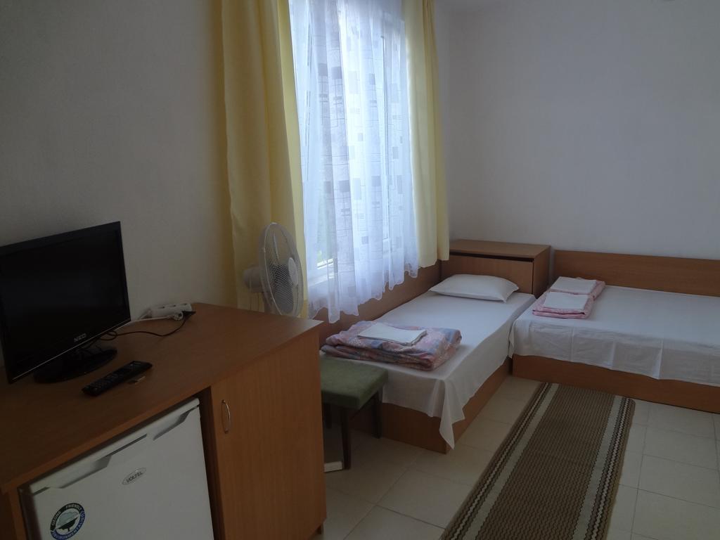 Hris Hotel เชอร์โนโมเรทส์ ภายนอก รูปภาพ